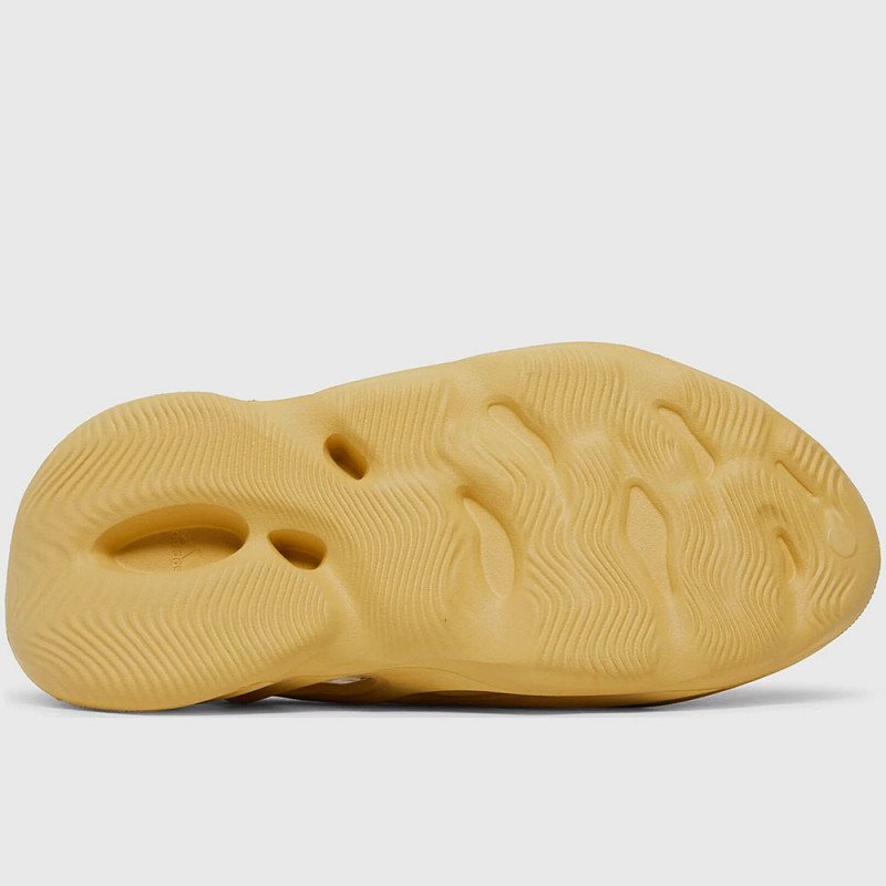 adidas YEEZY Foam Runner Desert Sand adidas YEEZY Foam Runner Desert Sand