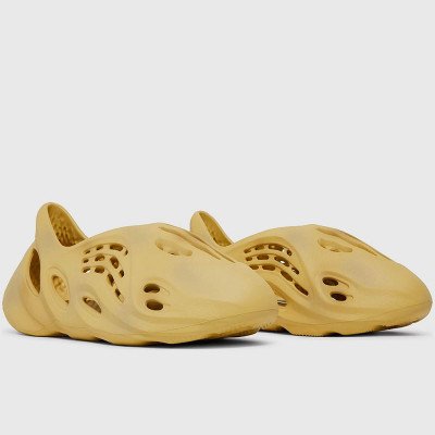 adidas YEEZY Foam Runner Desert Sand adidas YEEZY Foam Runner Desert Sand